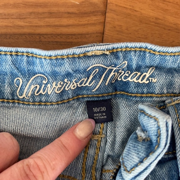 High Rise Universal Thread Shorts, Size 10 - Picture 3 of 4